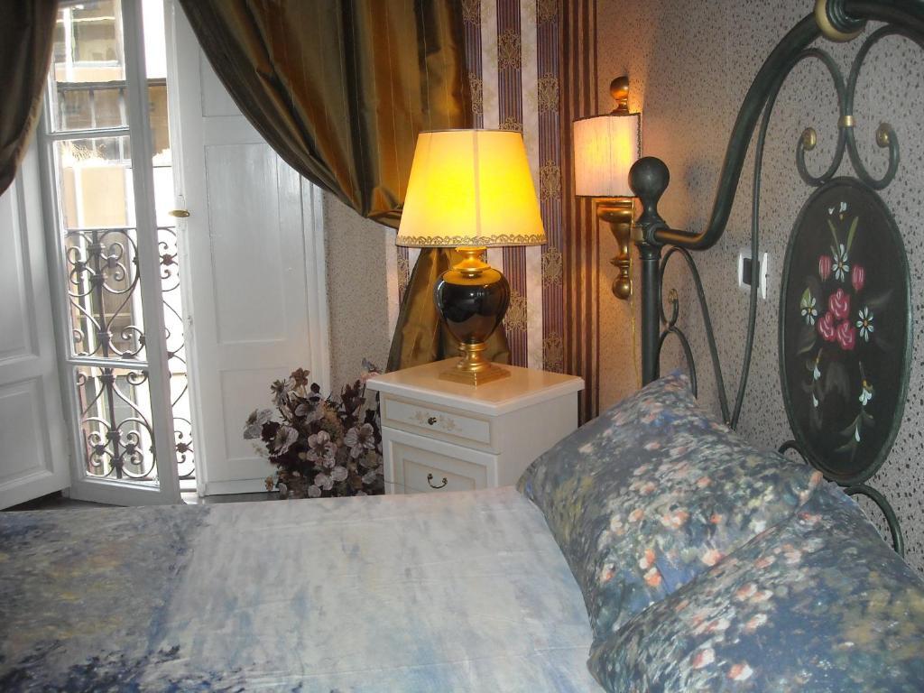 Art Domus Reale Bed and Breakfast Rom Værelse billede